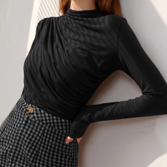 Tops - Black minimalist ruched